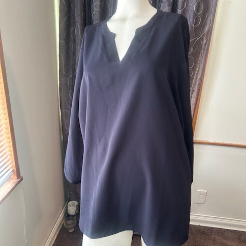 Lands' End Outfitters Navy V-neck 3/4 sleeves blouse, size 22
